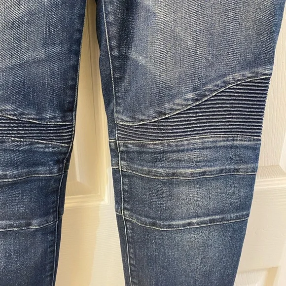 Balmain PARIS, Women’s jean pant size 42, US Women’s size 10, 11, no tears.